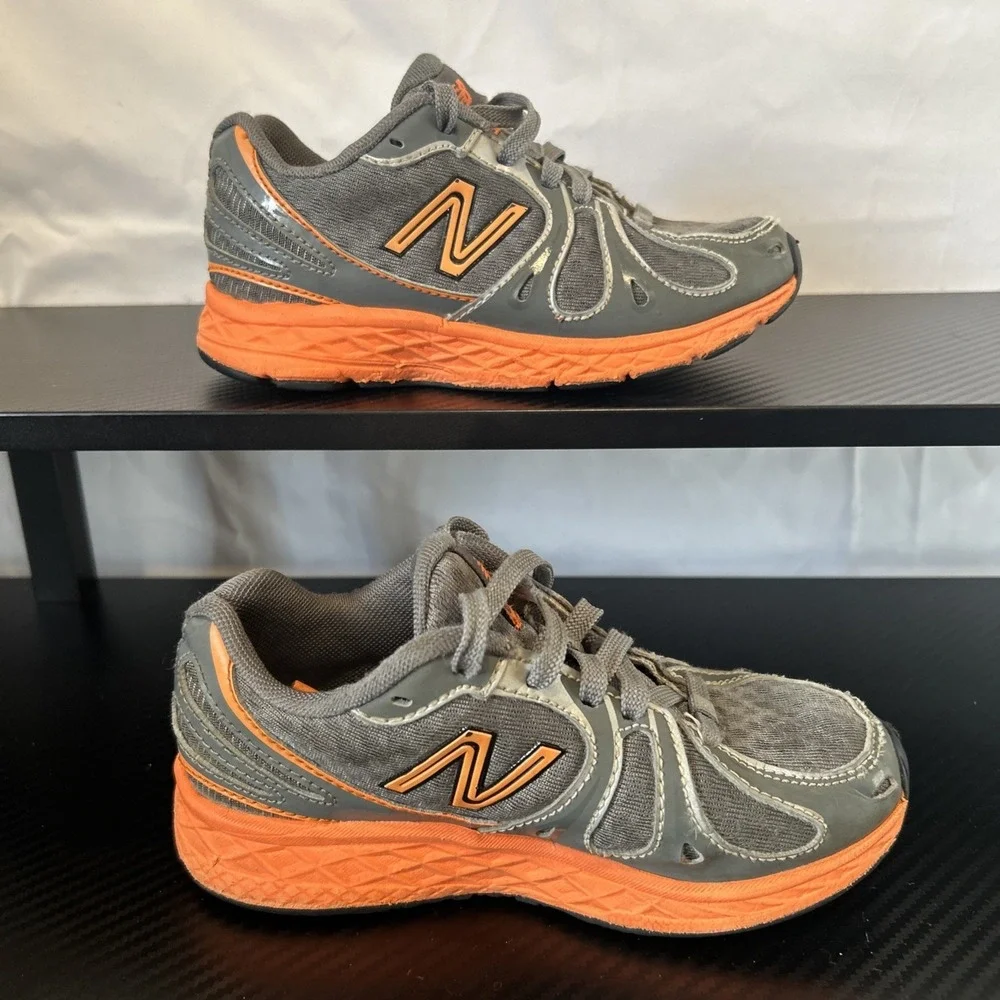 New‎ Balance 890 V3 Boys Grade School Running Shoes Size 11 Youth EUR 28.5